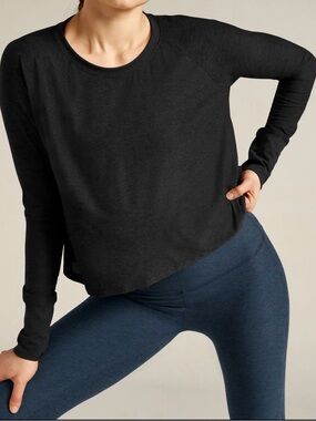 Beyond Yoga Black Long-Sleeve Crewneck Pullover